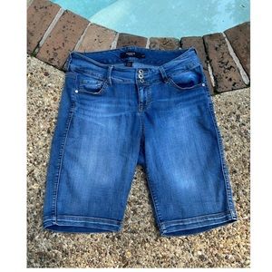Torrid (EUC) Jegging Bermuda Short, Super Soft, Medium Rise, Medium Wash